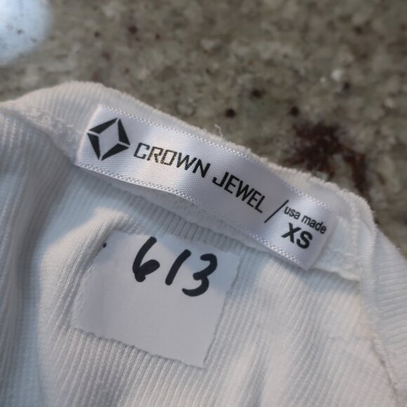 Womens Crown Jewel White V-Neck Ribbed Tank Top XS - Picture 4 of 4